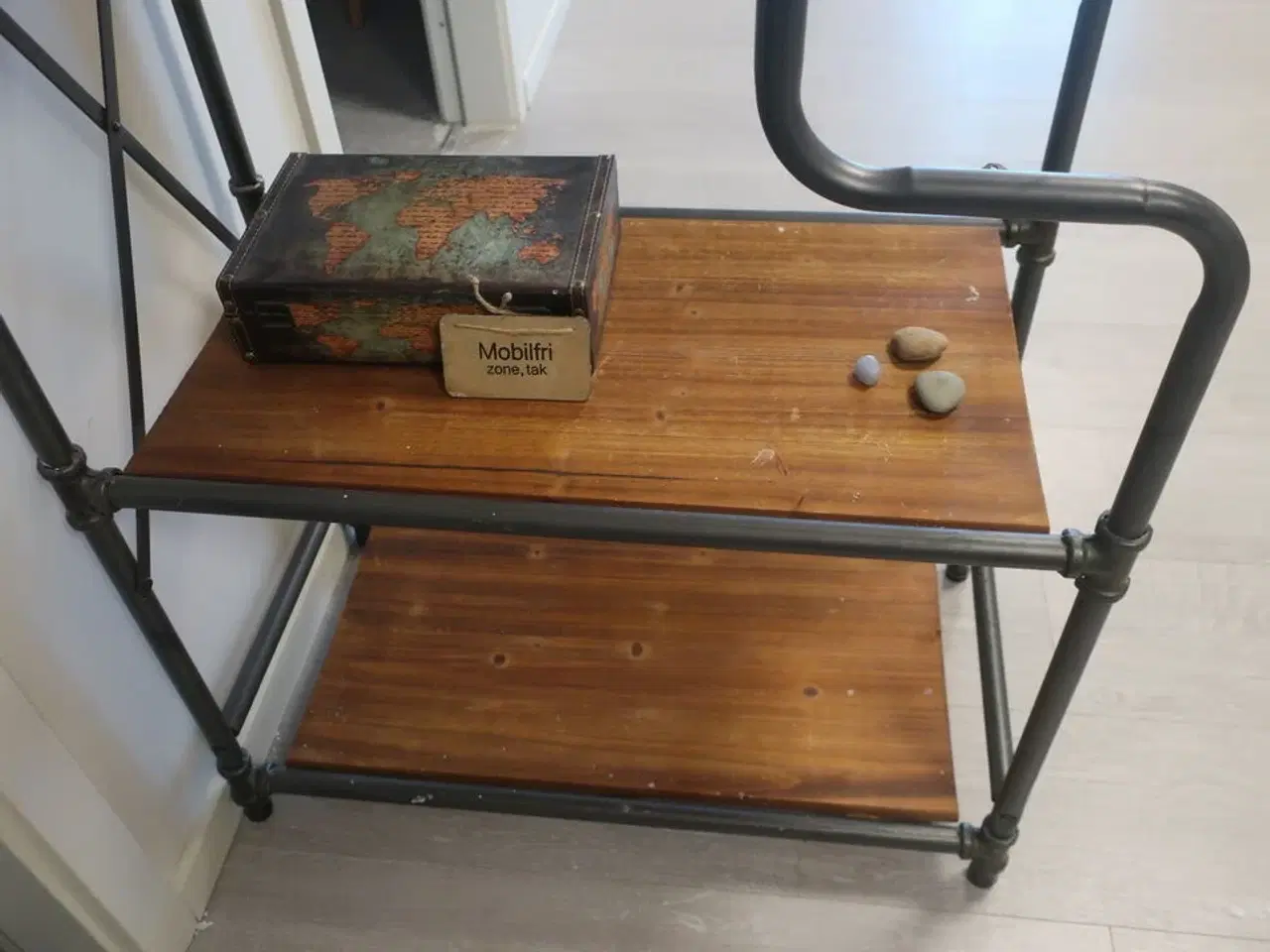 Billede 4 - Reol med indhold / hylder med indhold / plante m.m.
