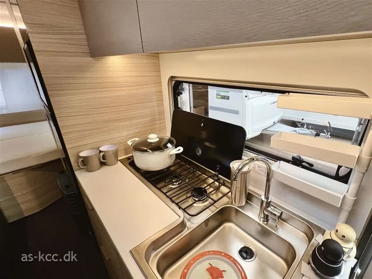 Billede 8 - 2026 - Adria Altea 542 PK   Adria Altea 542 PK årg. 2026 6 sovepladser, 4 siddepladser, 2 køjer, sidesiddegruppe, dobbeltseng.