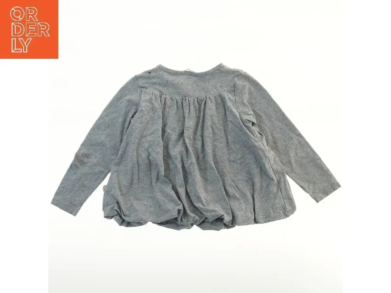 Billede 2 - Grå langærmet bluse med rynkedetaljer fra Pomp de Lux (str. 110)