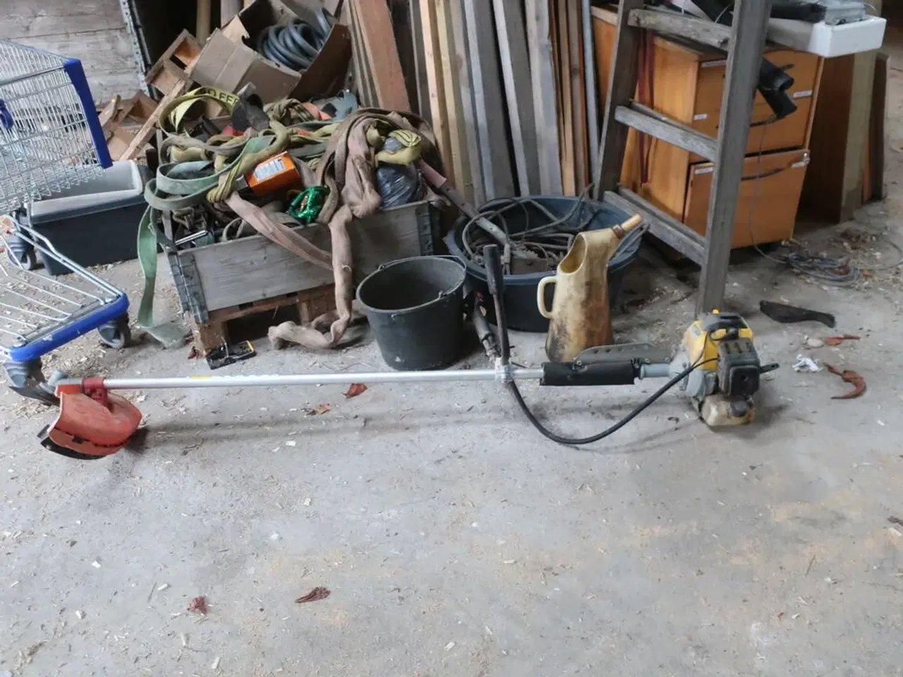 Billede 11 - Div. Træ, hegn, værktøj, løftestroppe, buskrydder m.m.