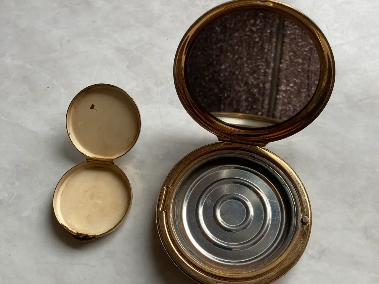 Billede 2 - Antik Makeup spejl og pillebeholder