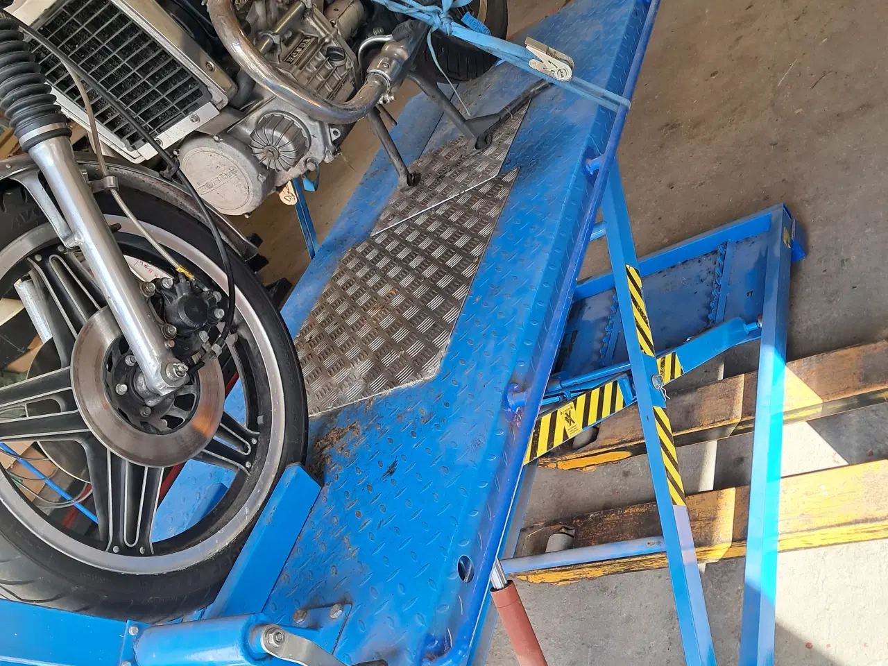 Billede 1 - MC Lift.