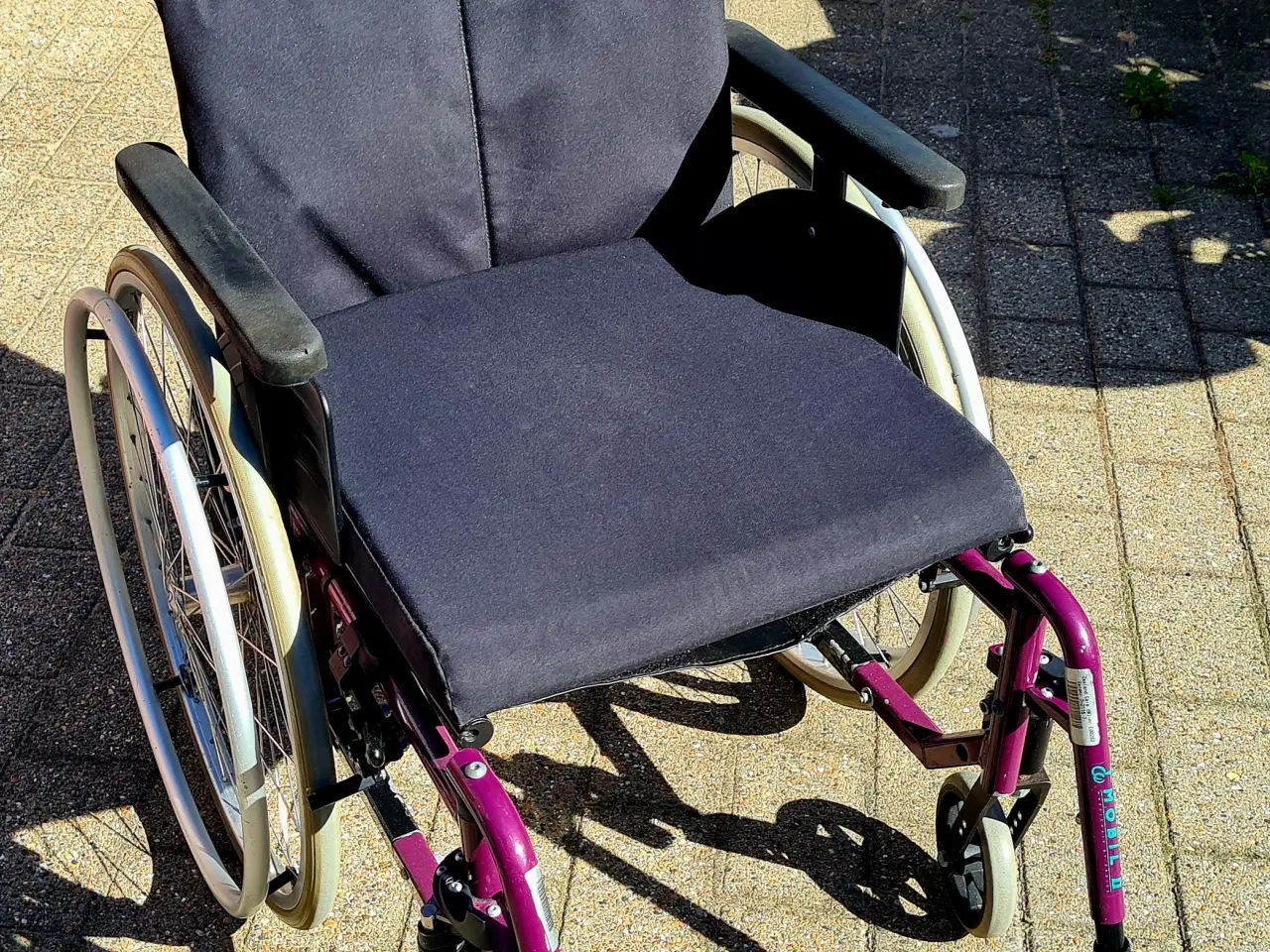 Billede 1 - Kørestol, sammenklappelig, og nem transportabel
