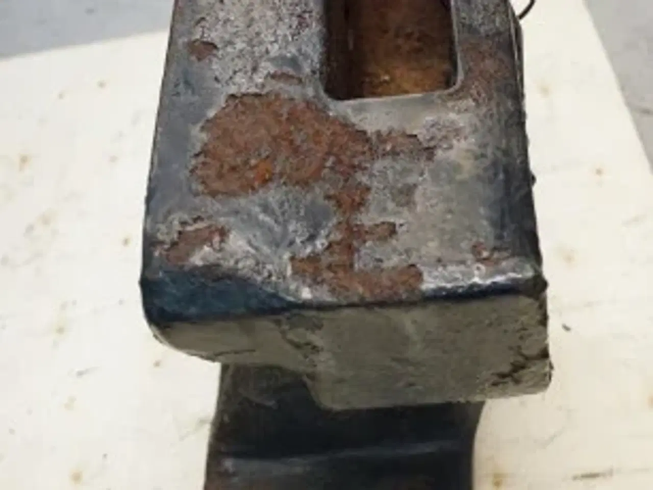 Billede 6 - New Holland TG285 Vægtklods Base 446069A1