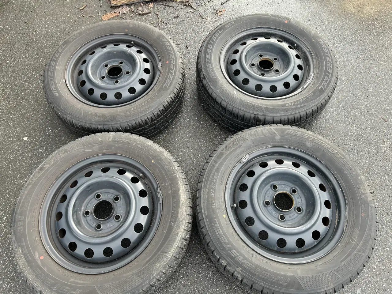 Billede 4 - Helårs dæk på fælge
