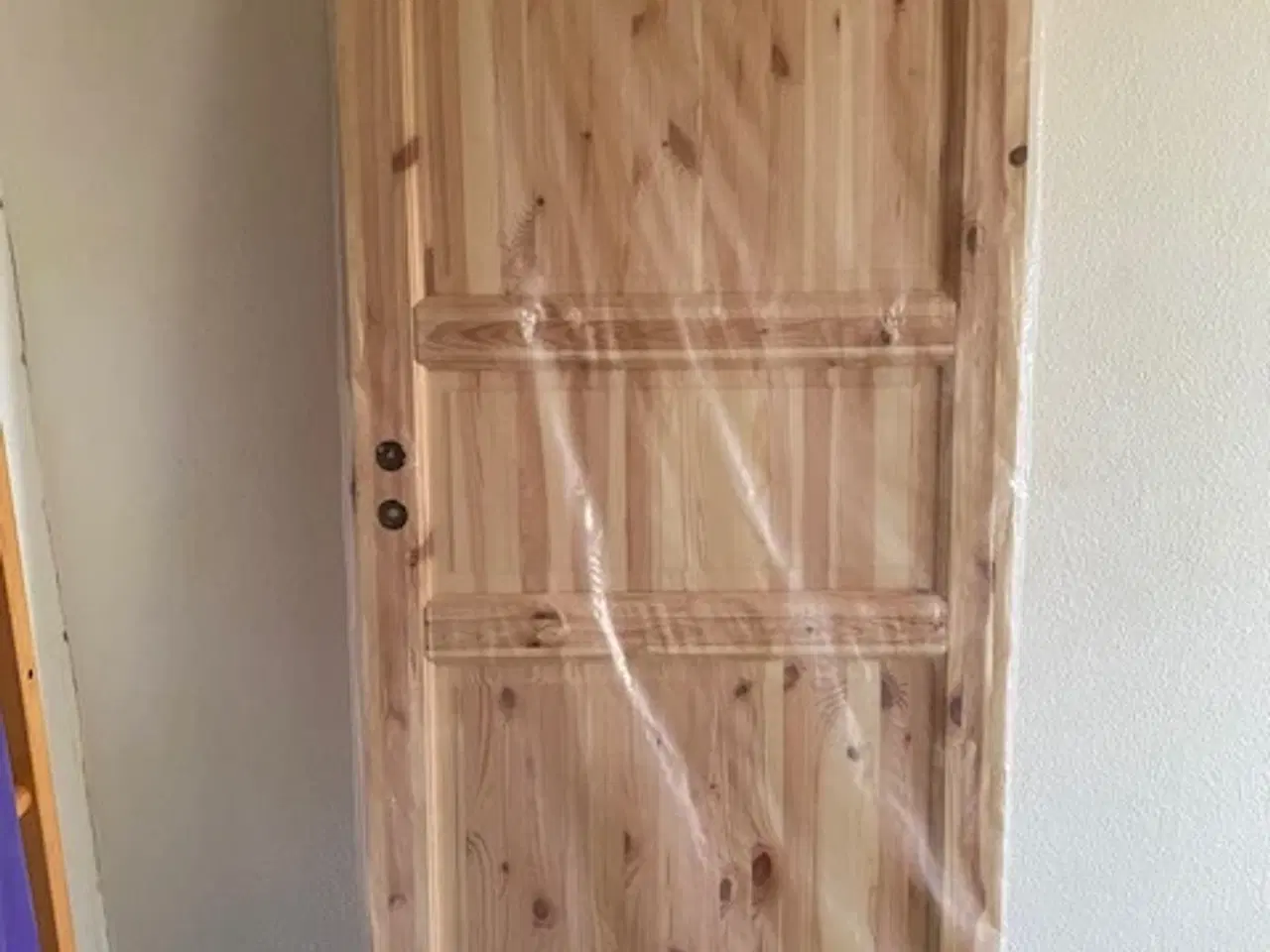 Billede 1 - Dannebrogsdøre massiv fyr Nye incl karme