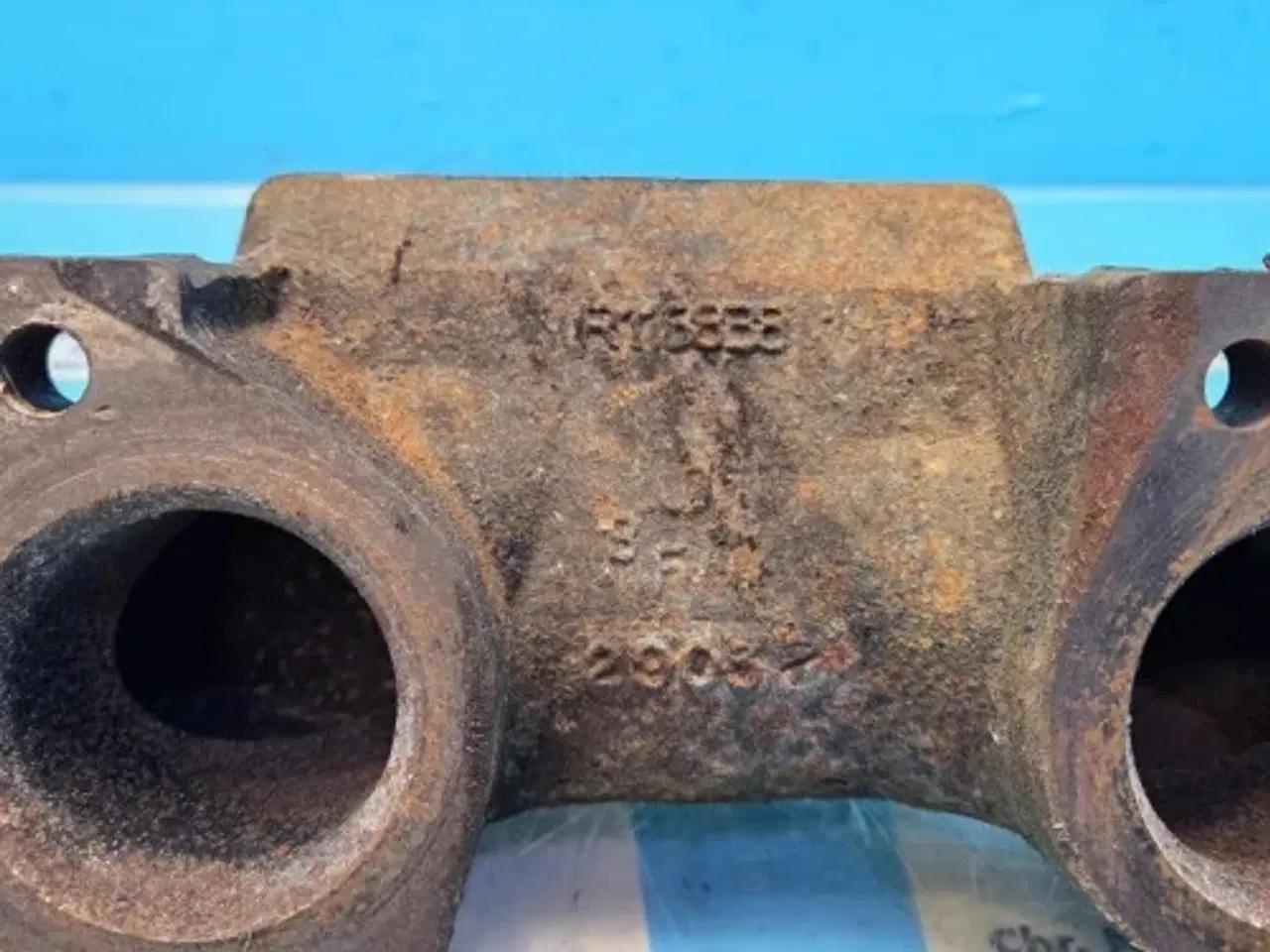 Billede 10 - John Deere 6125HZ001 Udstødningsmanifold R116838