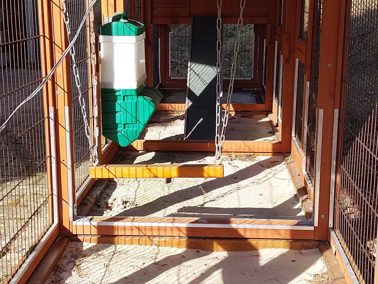 Billede 2 - Hønsehus -gård m. alt tilbehør sælges