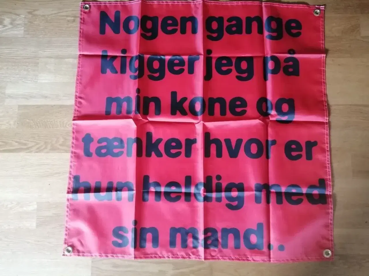 Billede 10 - øl banner som der er i loftet på Engelske barer