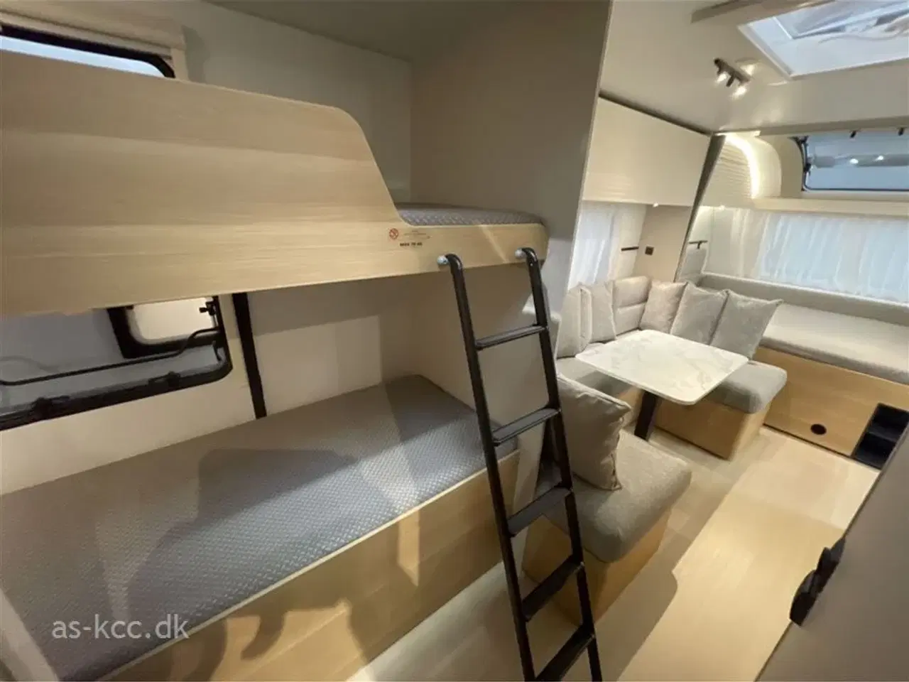 Billede 8 - 2026 - Adria Adora 573 PT   Adria Adora 573 PT Nyhed årg. 2026  6/7 sovepladser. 2000 kg totalvægt kan vejes ned.