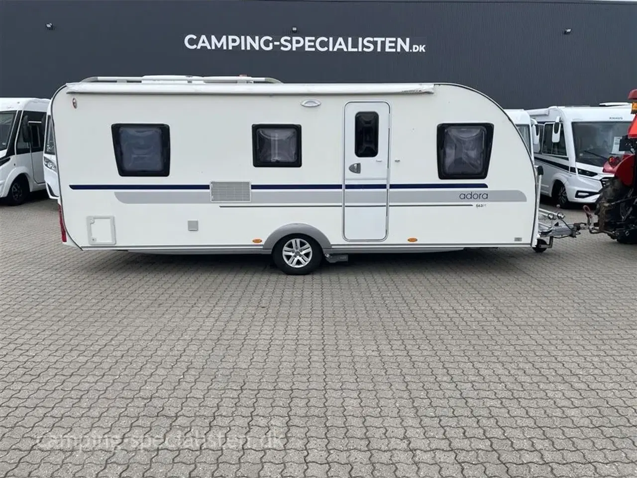 Billede 1 - 2011 - Adria Adora 563 PT   Pæn og velholdt køjevogn - Adria Adora 563 PT fra 2011 - Kan nu opleves hos Camping-Specialisten i Silkeborg