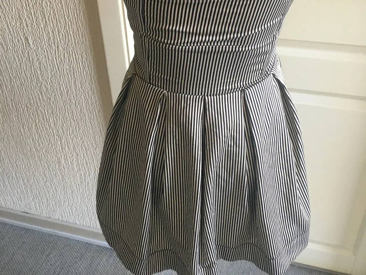 Billede 2 - Helt ny stropløs Second female top str. 36