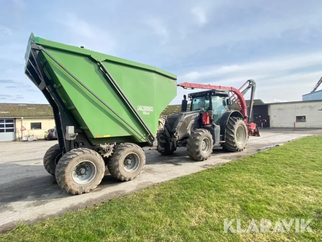 Billede 5 - Skovtraktor Valtra S374  med flishugger og vogn TP 400 flishugger