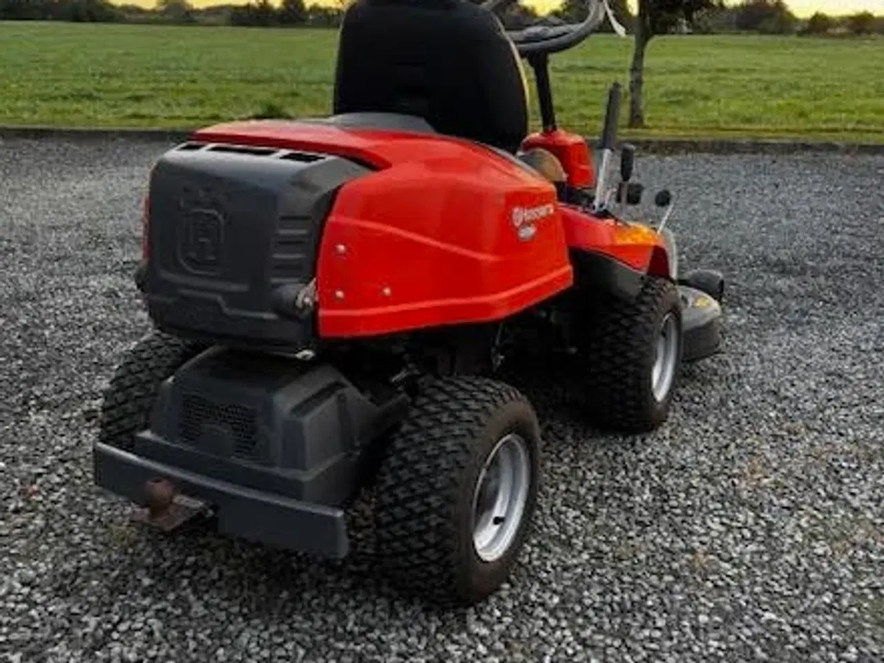 Billede 4 - Husqvarna R 213C med 94 cm Klippebord 