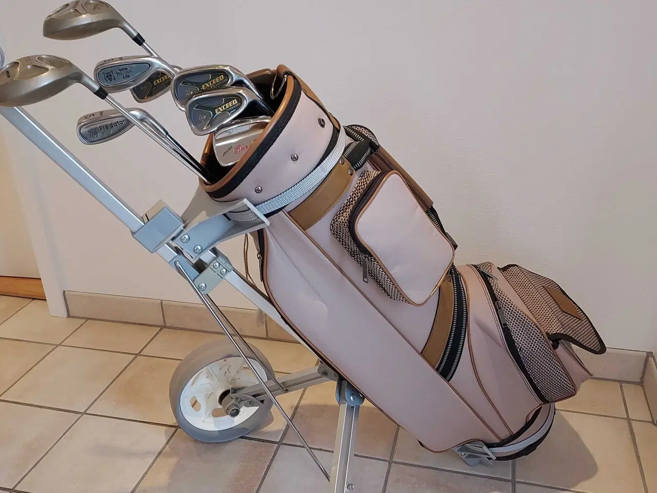 Billede 4 - Golftaske og 17 stk jetn/køller 