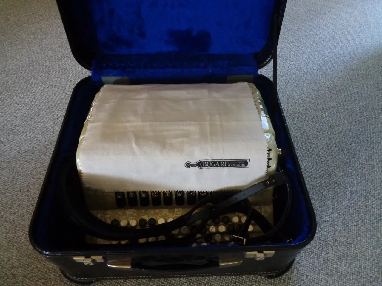 Billede 4 - Bugari knapharmonika med Midi