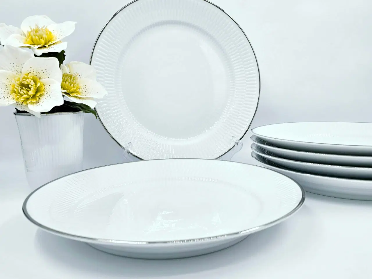 Billede 9 - Hvid Riflet Platin Middagstallerken Porcelæn 