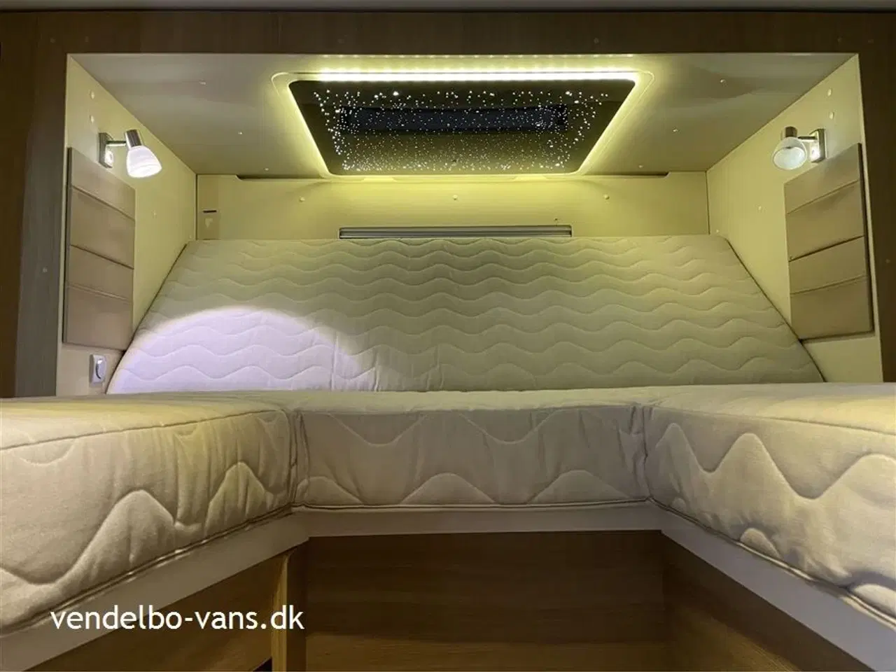 Billede 6 - 2018 - Adria Compact SLS   Smal camper på under 6 m længde - tryk på knappen og den vokser!