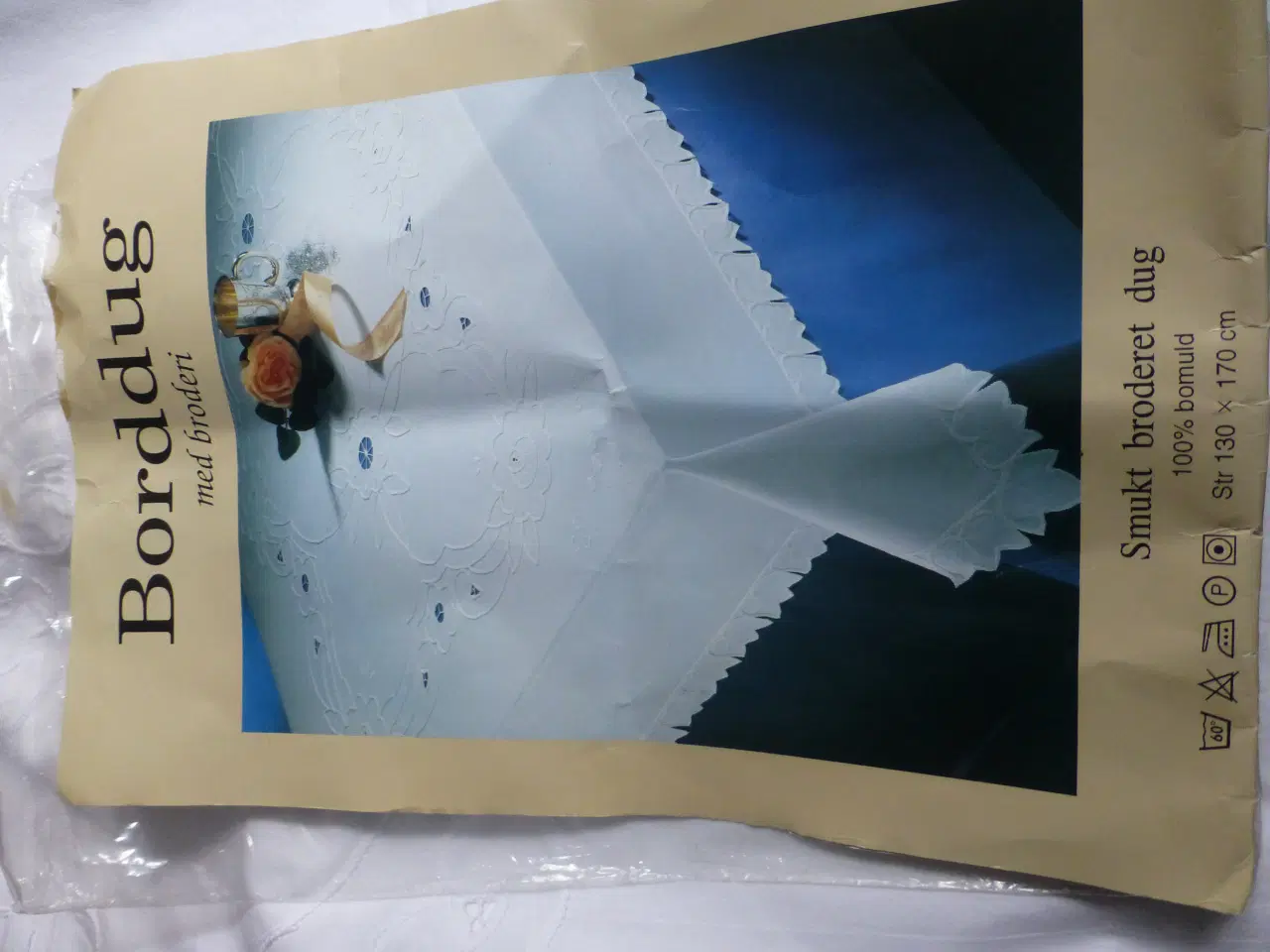 Billede 1 - Flot hvid bomulds dug M/Broderi