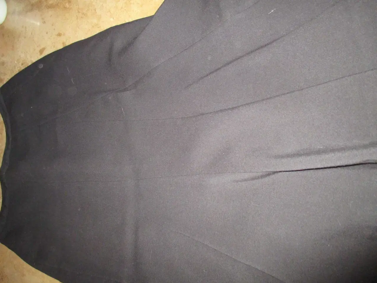 Billede 2 - Lang sort nederdel