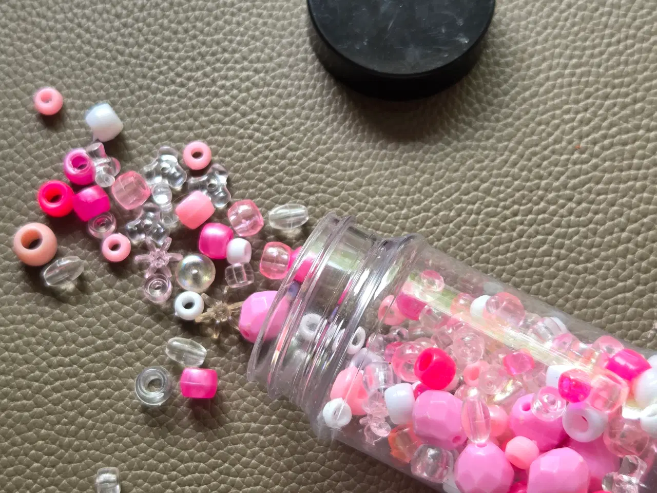 Billede 3 - Pink perler og vedhæng