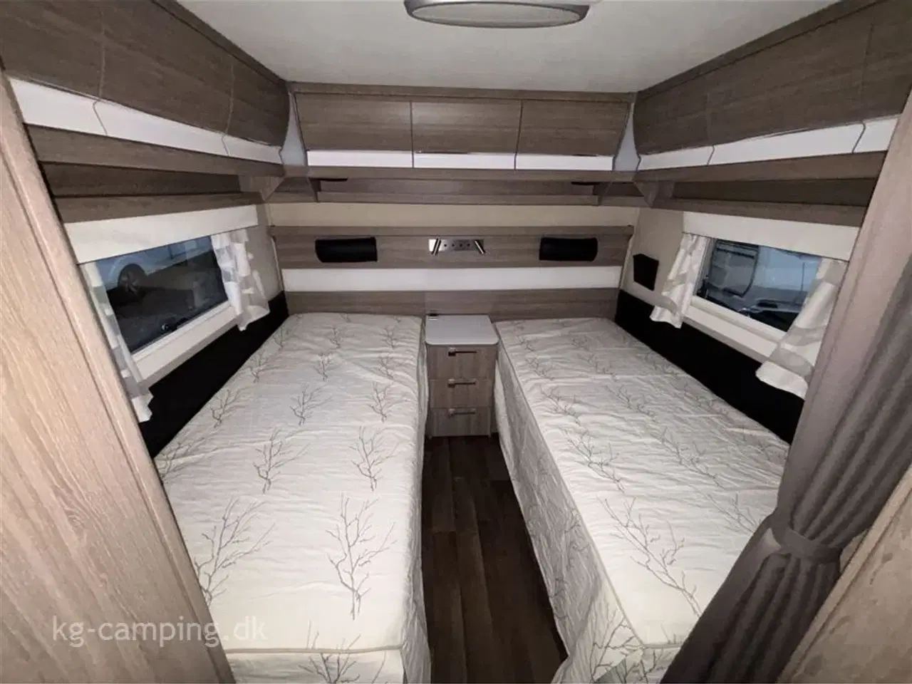 Billede 6 - 2016 - Kabe Royal 560 GLE KS   Topudstyret luksusvogn med mover, klimaanlæg og Markise