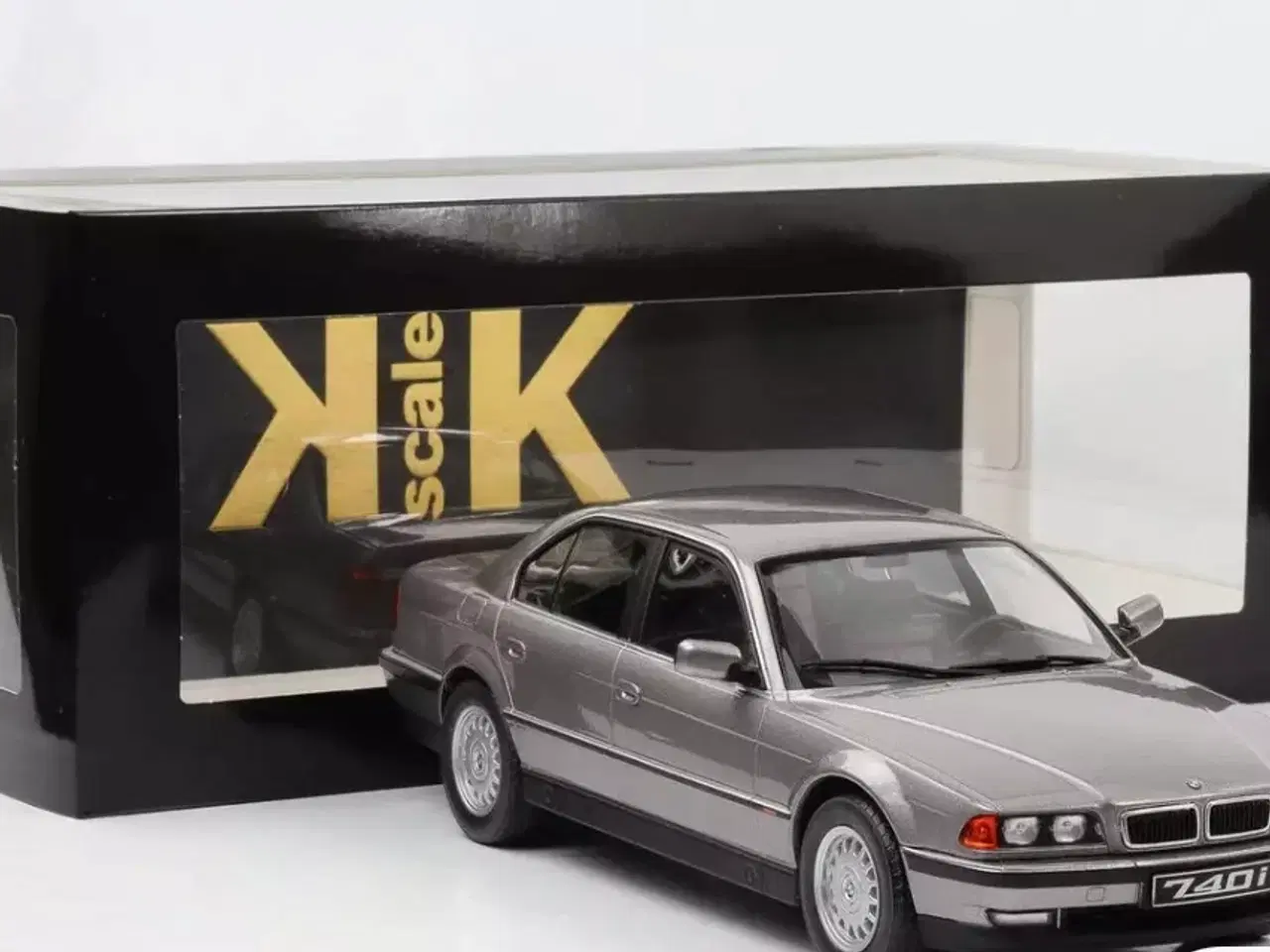 Billede 4 - 1:18 BMW 740i E38 1996