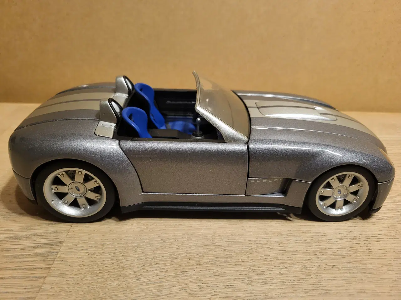 Billede 1 - Modelbil. Ford SHELBY COBRA Concept (2004) Skala 1