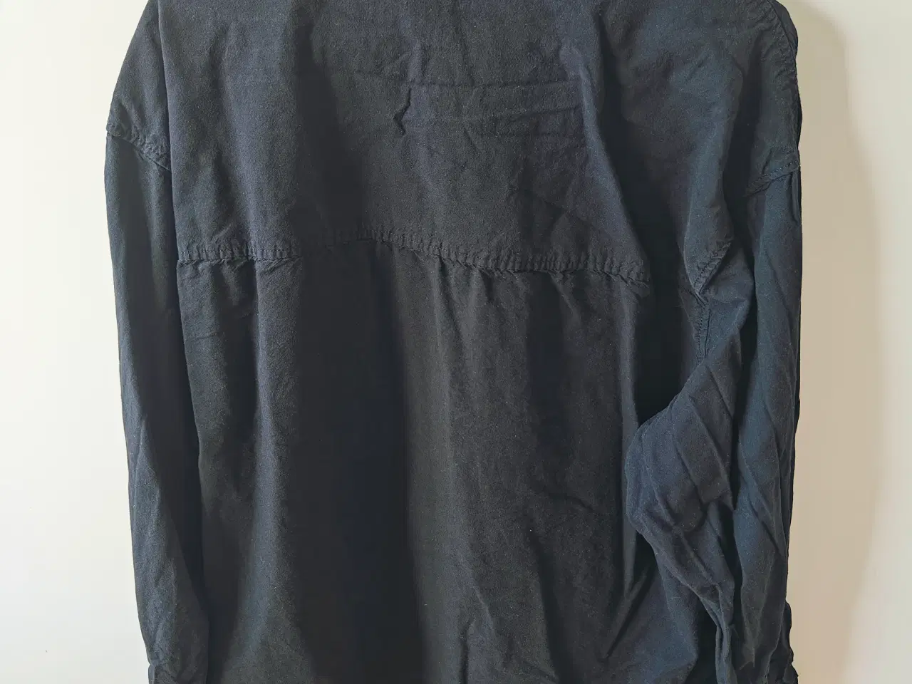 Billede 2 - Sort skjorte fra H&M Divided str. XL ny.