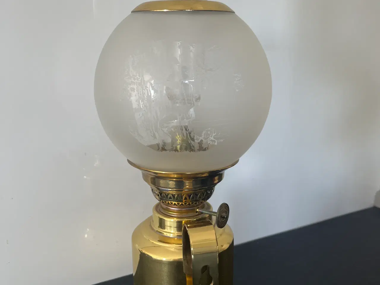Billede 3 - Petroleumslampe med H.C. Andersen motiv