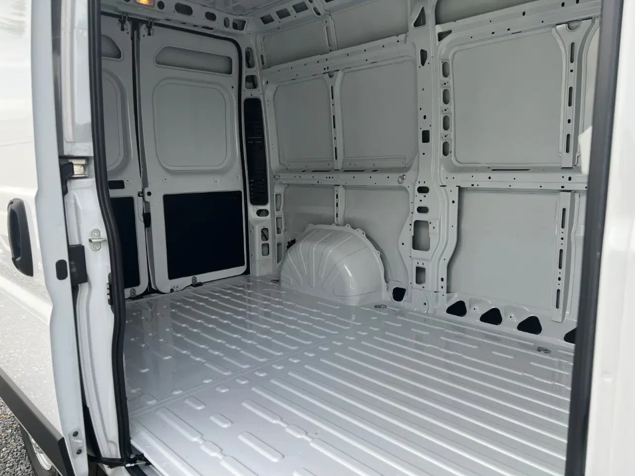 Billede 5 - Peugeot Boxer 435 2,2 BlueHDi 165 L2H2 Premium