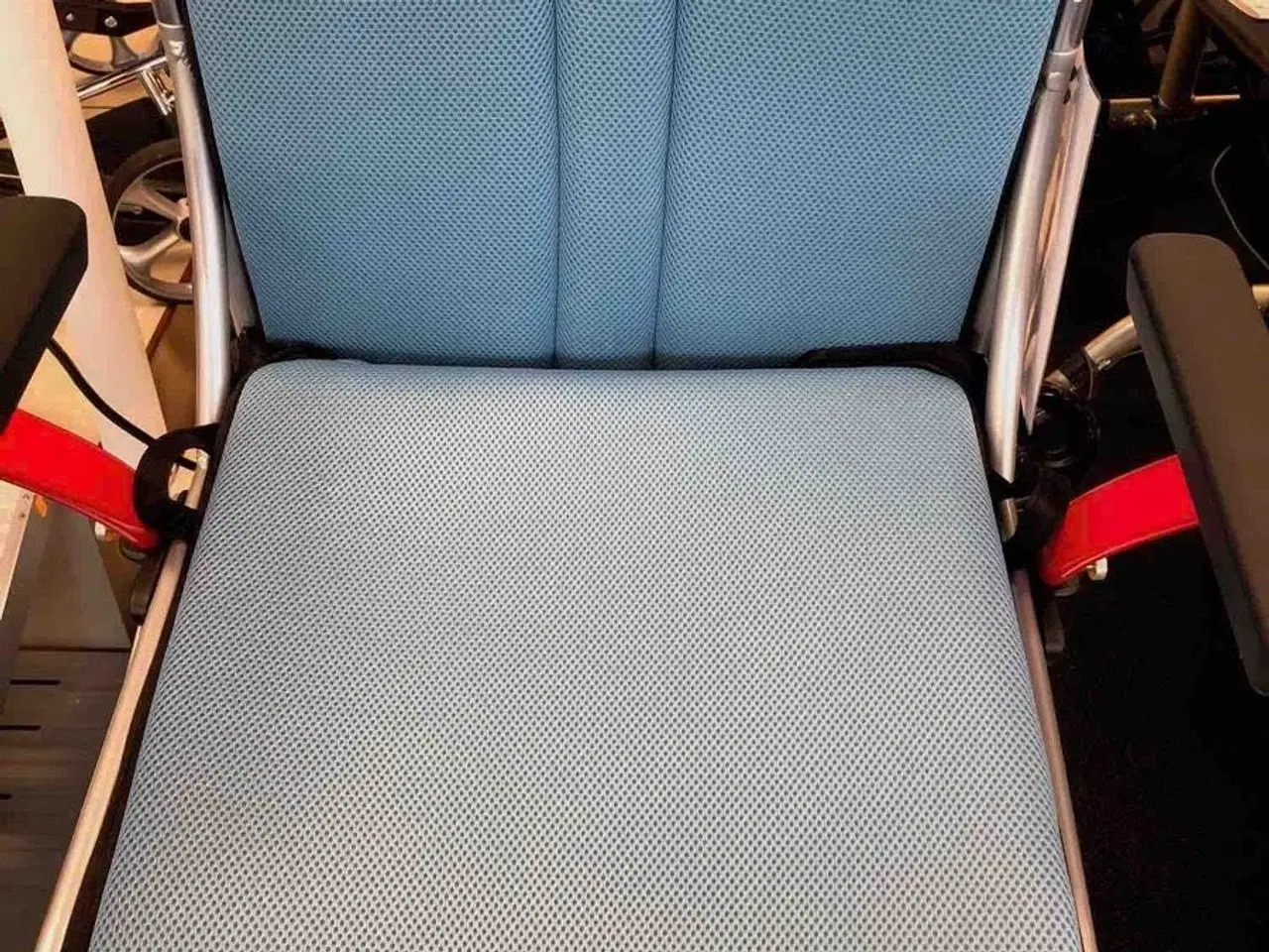 Billede 3 - El kørestol let og sammenklappelig 