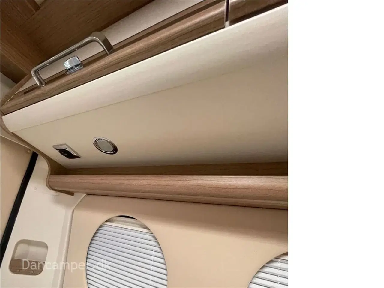 Billede 22 - 2024 - Carthago van 640 LE GT   MESSEPRIS kr. 1.099.900,- SPAR kr. 156.630,- Topmodel - enkeltsenge, Ko-øje-vinduer i bag, 9-trins automatgear, skiltegenkendelse, fjernlysassistent, navigation, Pioneer mediacenter, m.m.m.