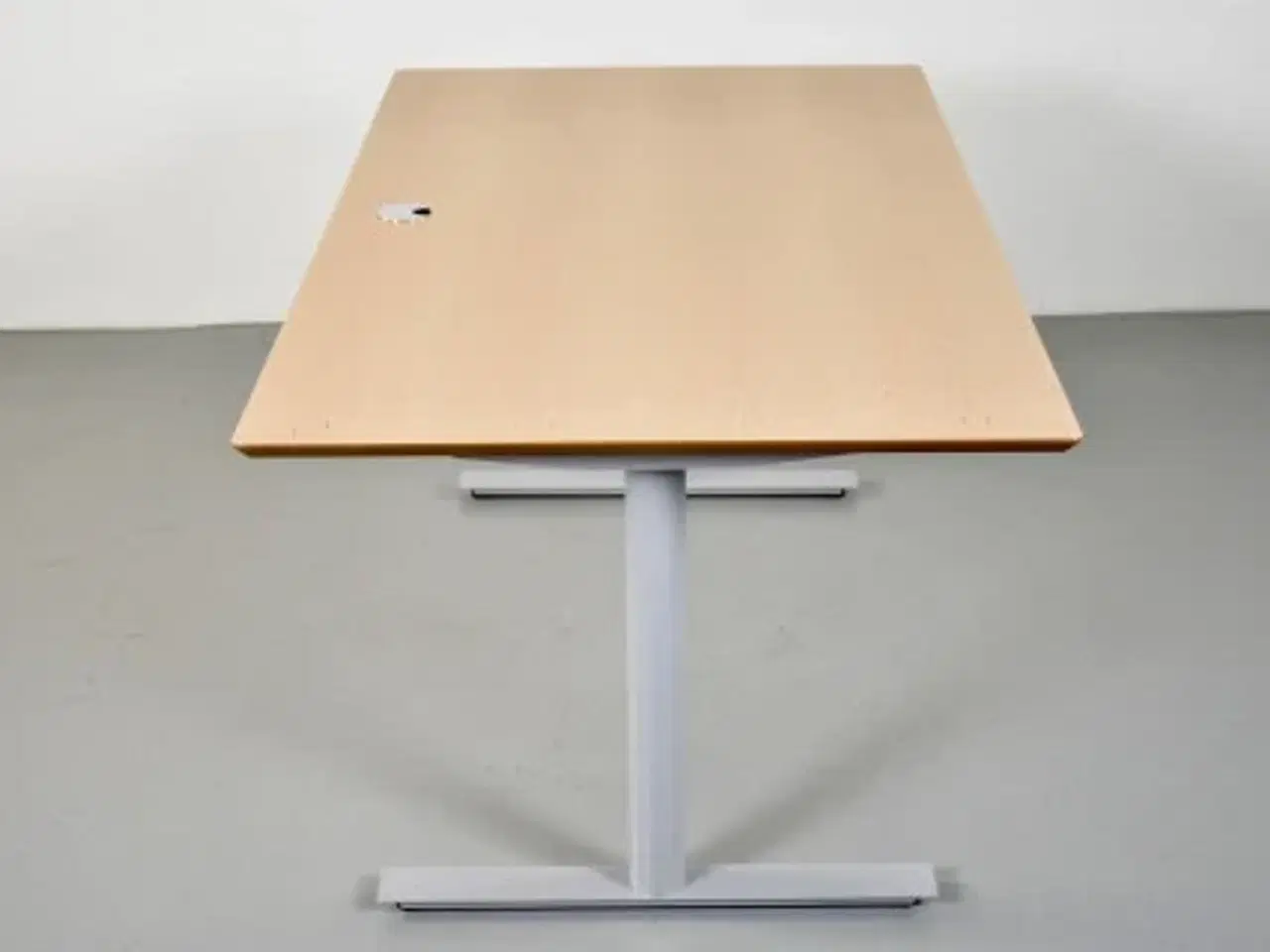 Billede 4 - Fumac hæve-/sænkebord med bøgefiner, 160 cm.