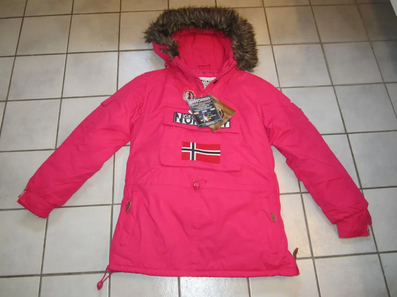 Billede 3 - Geografical Norway Pink Jakke Ny