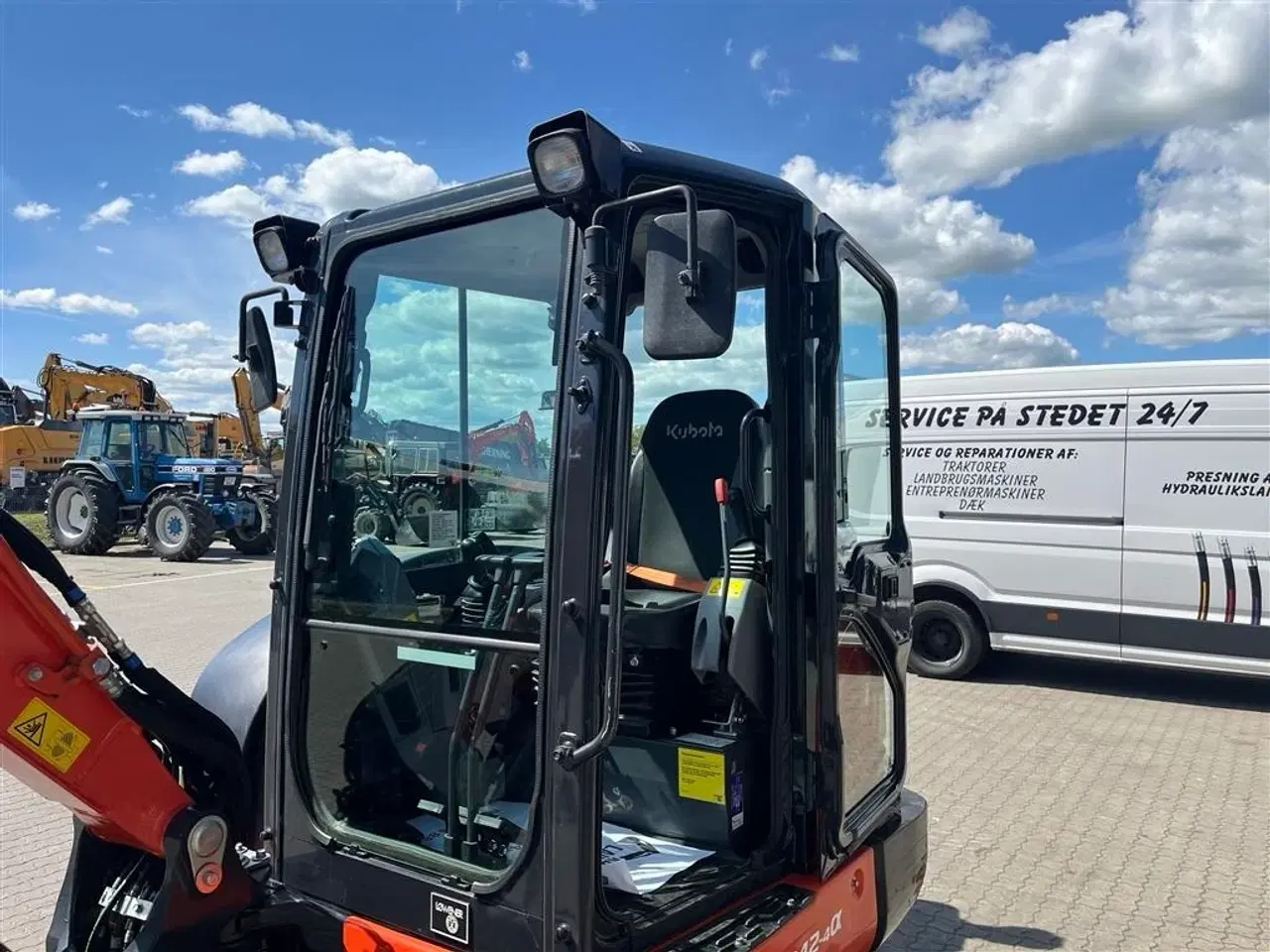 Billede 9 - Kubota Kx042-4 Hydraulisk fæste med kipbar planerskovl Kun kørt 1382T