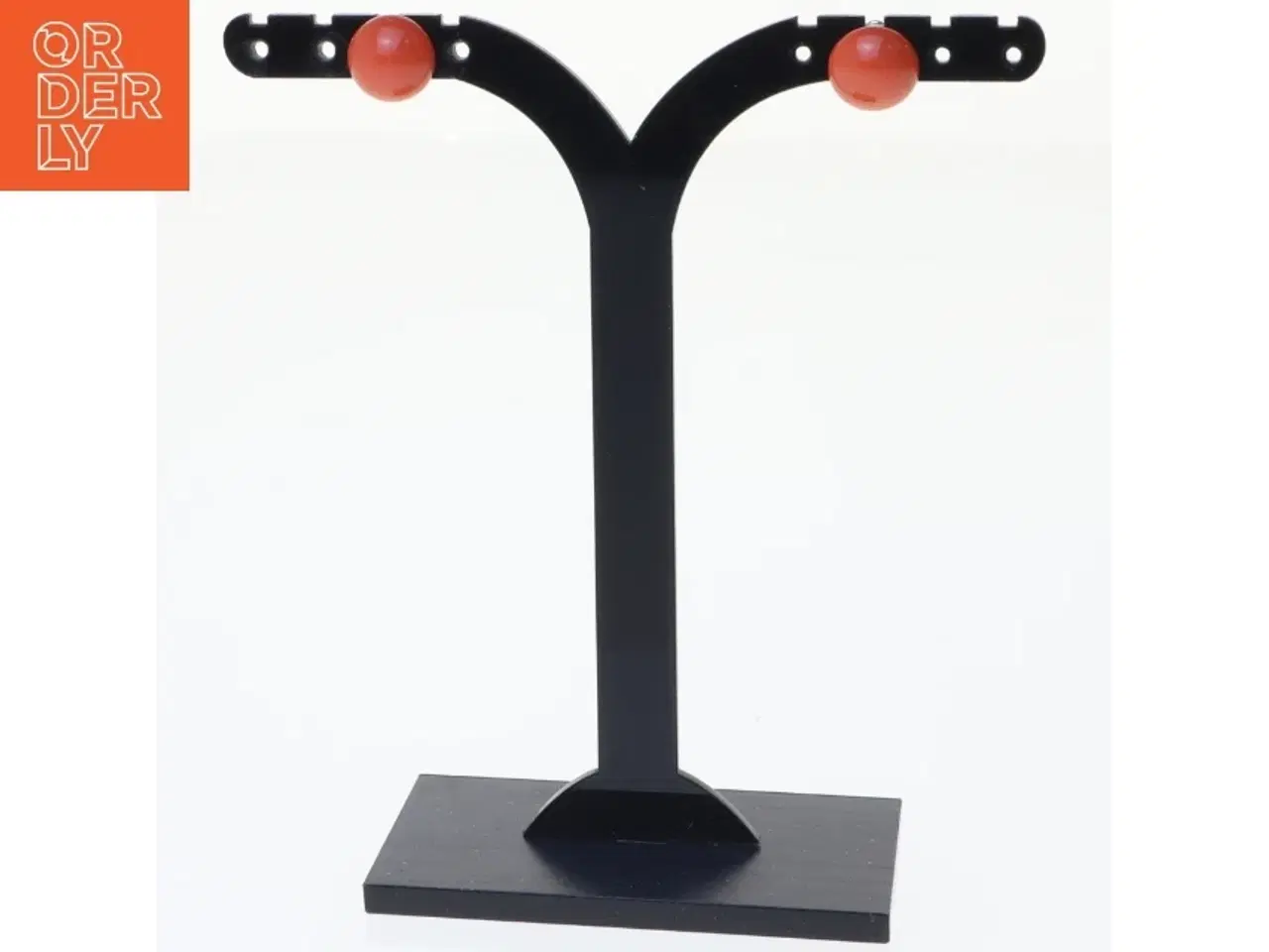 Billede 1 - Røde ørestikker (str. 1 x 1 cm)