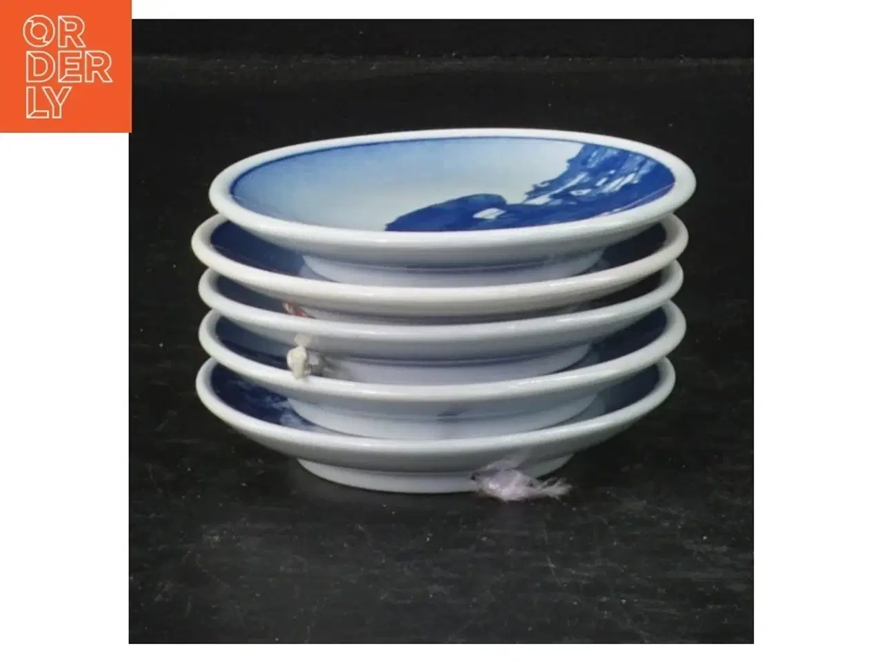Billede 2 - Blå og hvid dekorative platter fra Royal Copenhagen (str. Ø 8 cm. 5 styk)