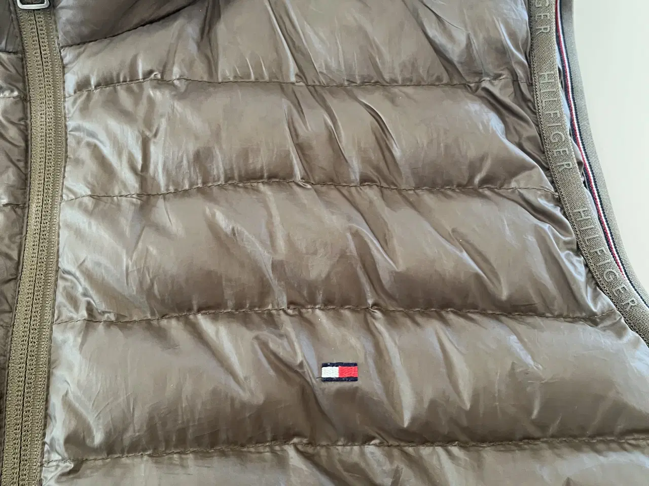 Billede 2 - Tommy Hilfiger herre dun vest str. XL