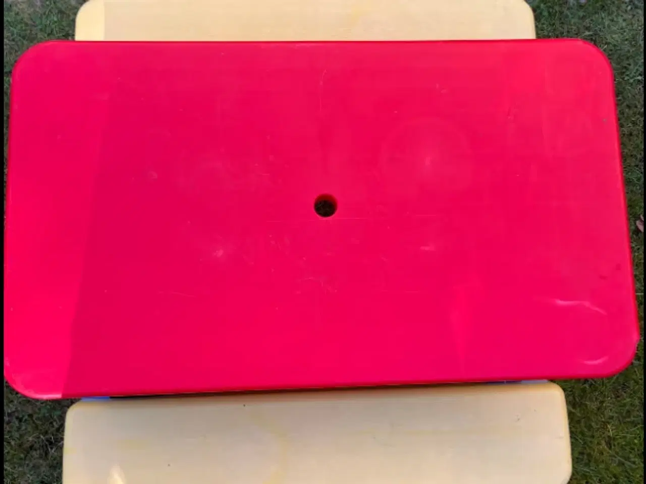 Billede 4 -  Bord og bænke sæt gives væk GRATIS