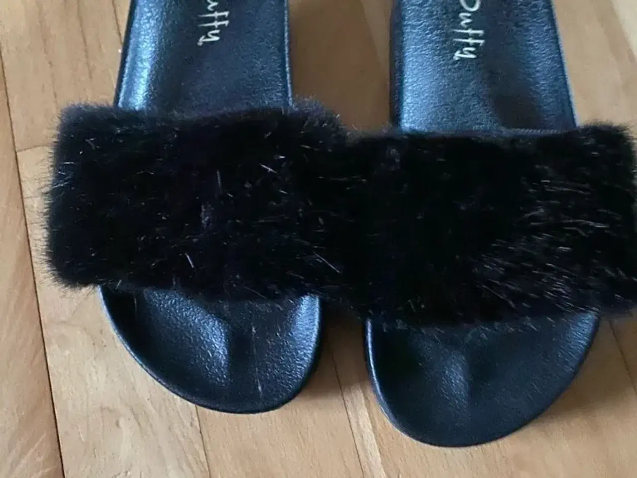 Billede 1 - Duffy plys sandaler