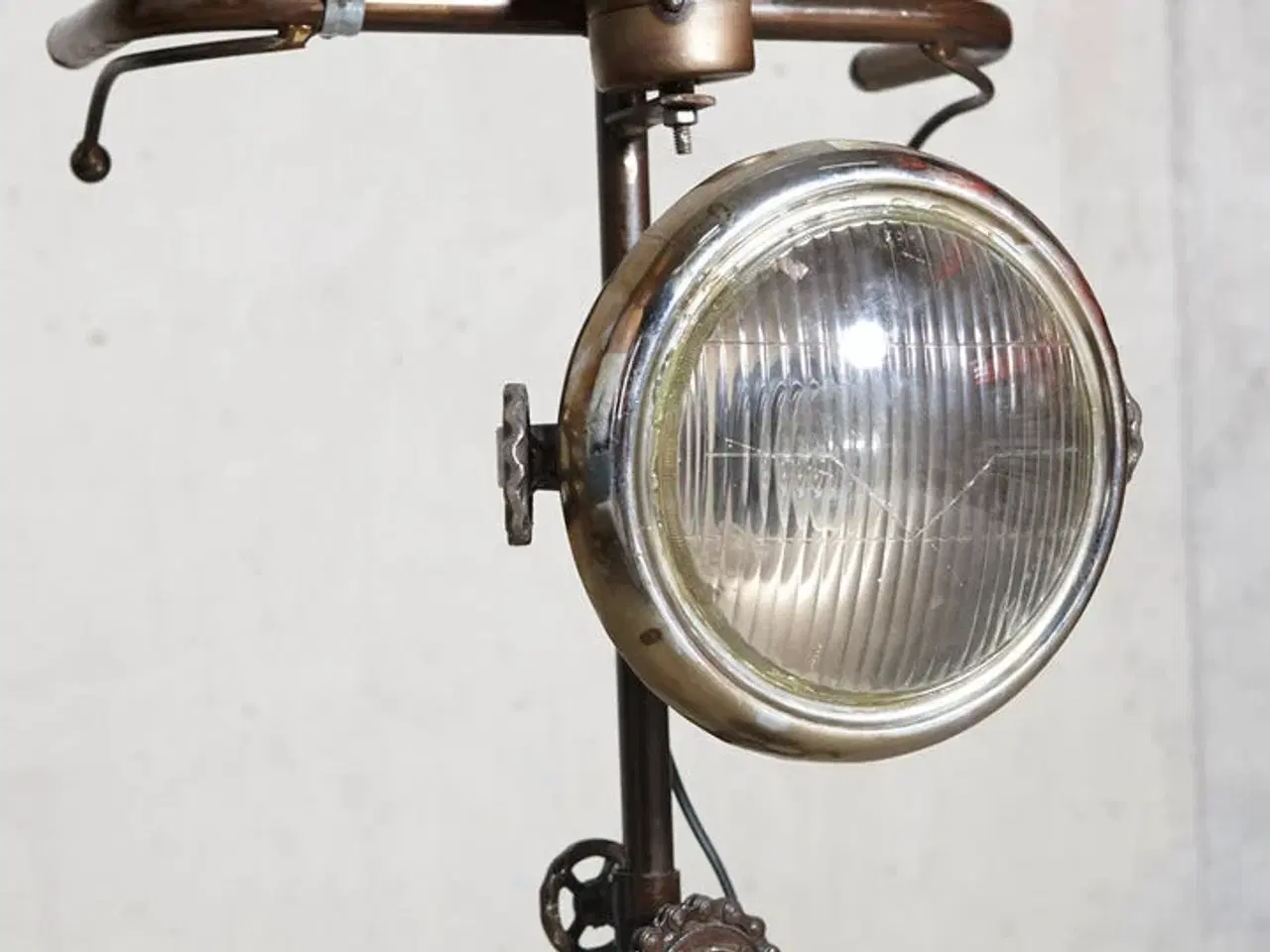 Billede 4 - Ny Lampe i jern med cykel look
