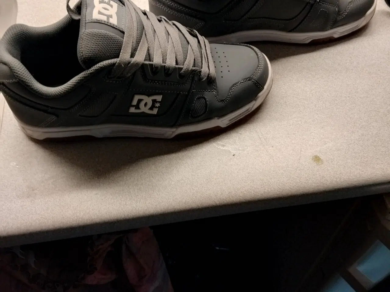Billede 10 - Fede sneakers som næsten ikke er brugt. 