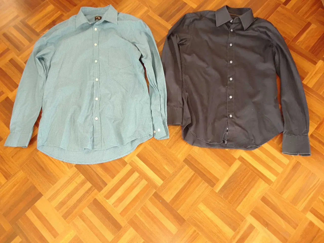 Billede 1 - 2 stk skjorter sælges samlet 100 kr
