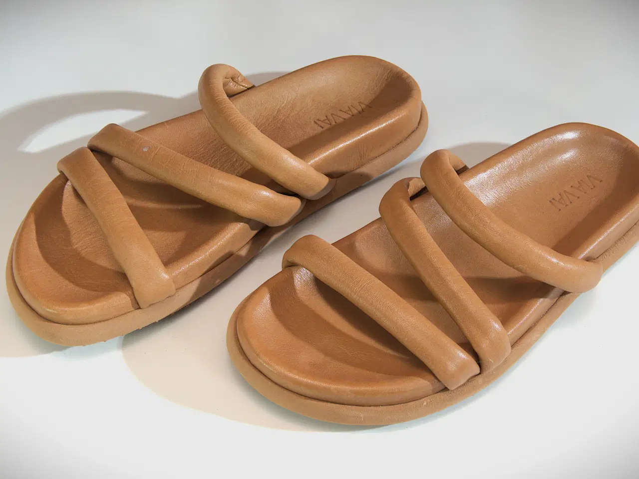 Billede 1 - VIAVAI lys brun sandal i skind