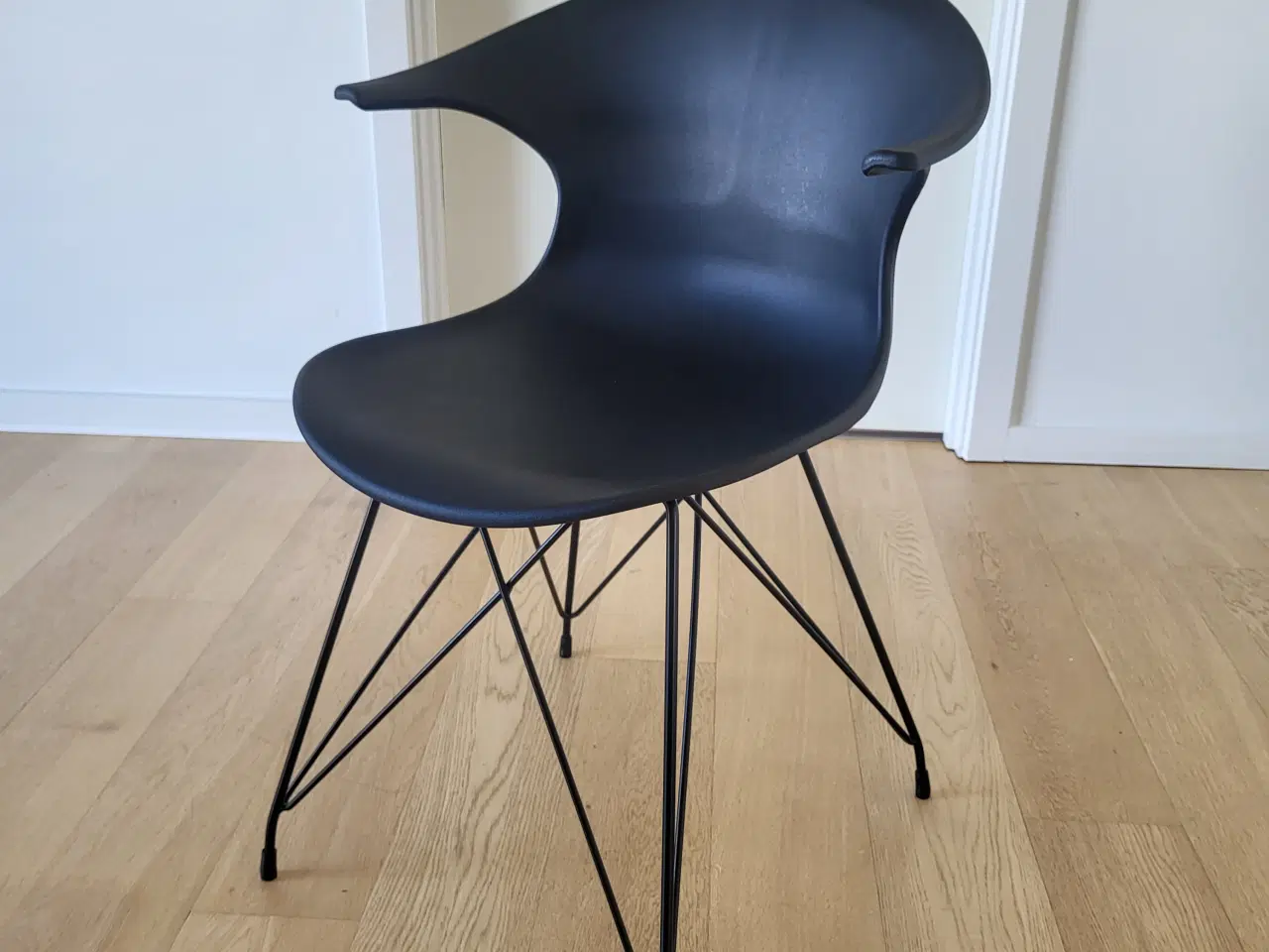 Billede 2 - Spisebord med stole 