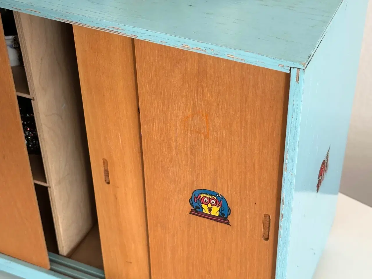 Billede 9 - Vintage dukkeskab m 3 låger