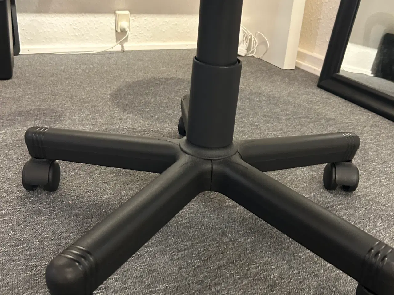Billede 7 - Kontor bord og kontor stol