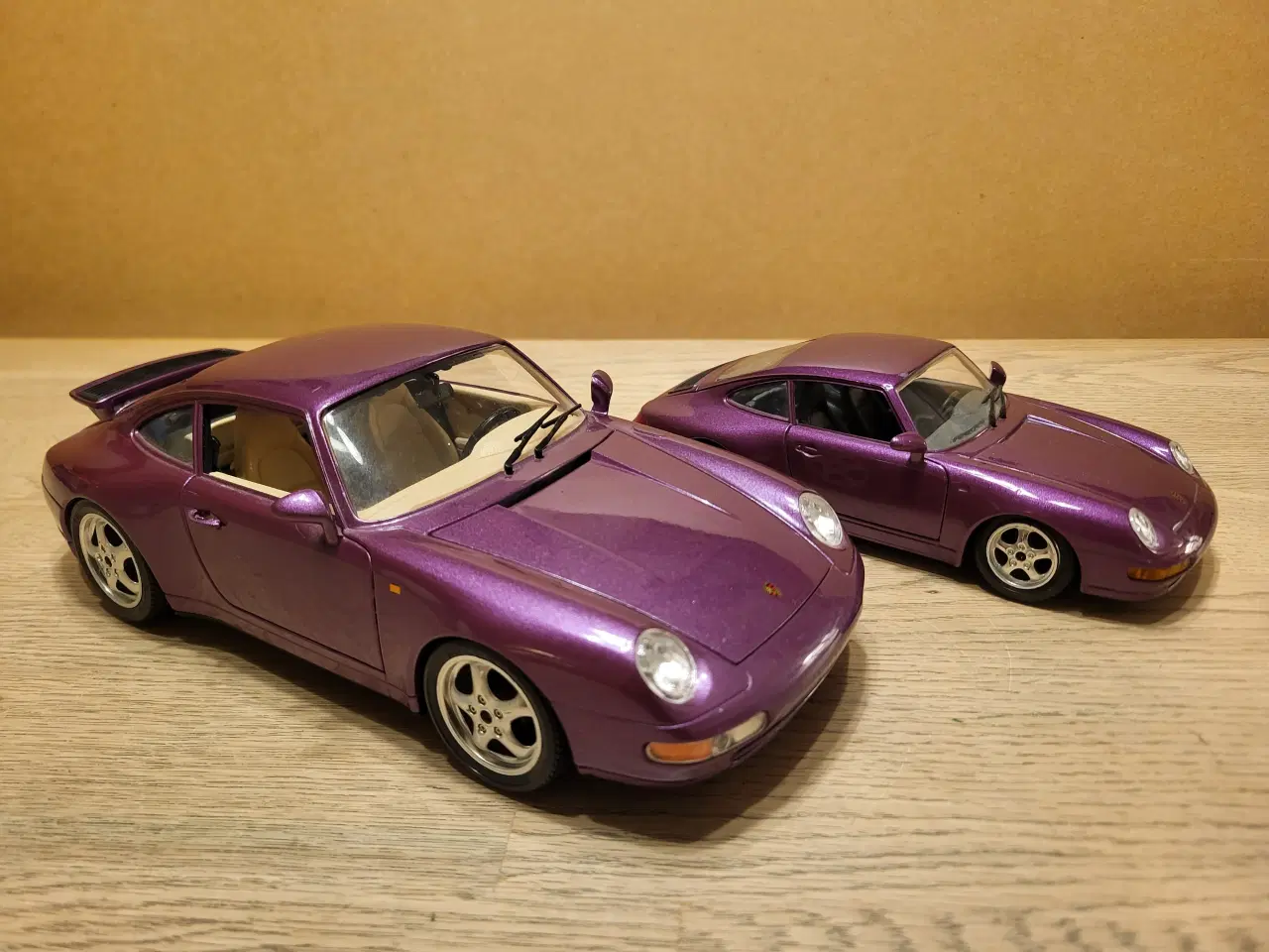 Billede 1 - Modelbiler 2 stk. Porsche Carrera 1993 250 kr.