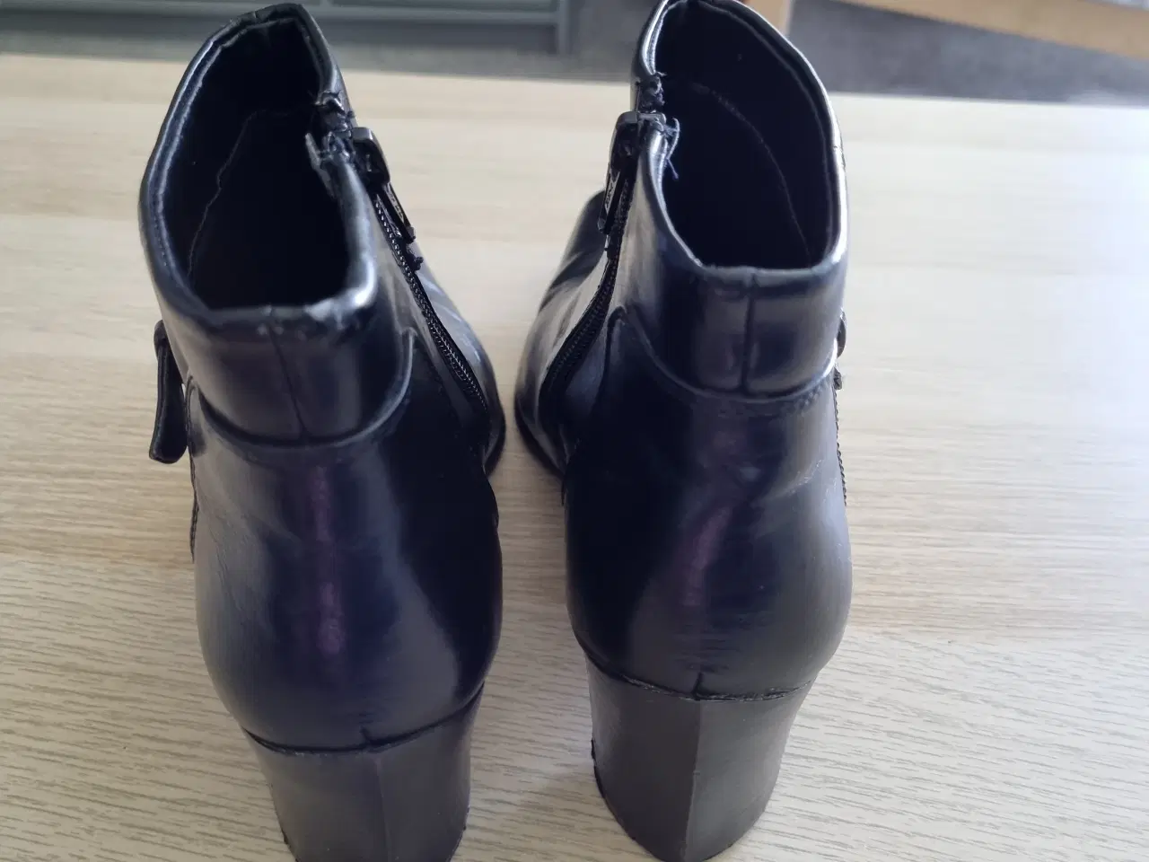 Billede 4 -  Afis Fashion-Style Støvletter I sort læder 